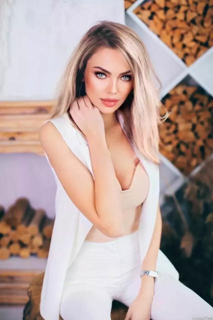 Yana, 36